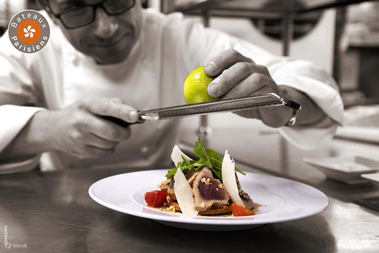 Обед и ужин на круизных теплоходах Bateaux Parisiens