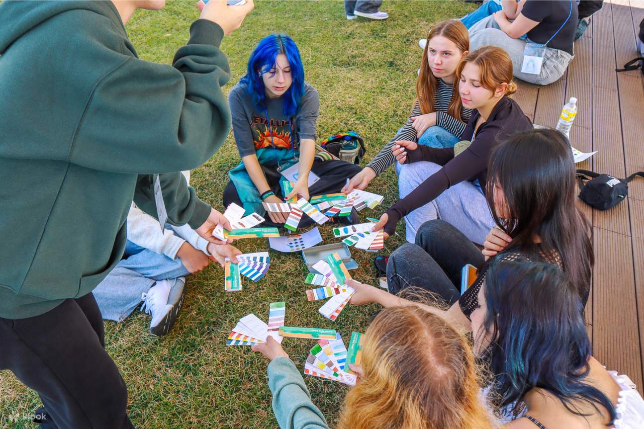 Sharing colors with others reveals surprising differences, turning the landscape into a bridge of connection.