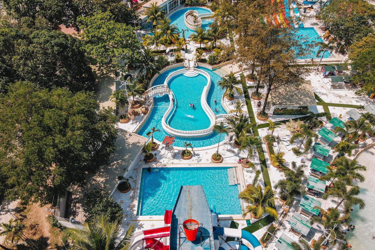 Eskursi Siang dan Malam ke Villa Excellance Beach and Wave Pool Resort