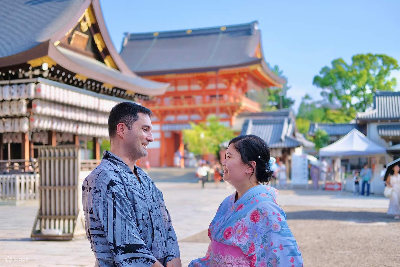 Kyoto Photography Tour (Yasaka Shrine, Yasaka Koshindo, Yasaka Pagoda, Kiyomizu-dera Temple)