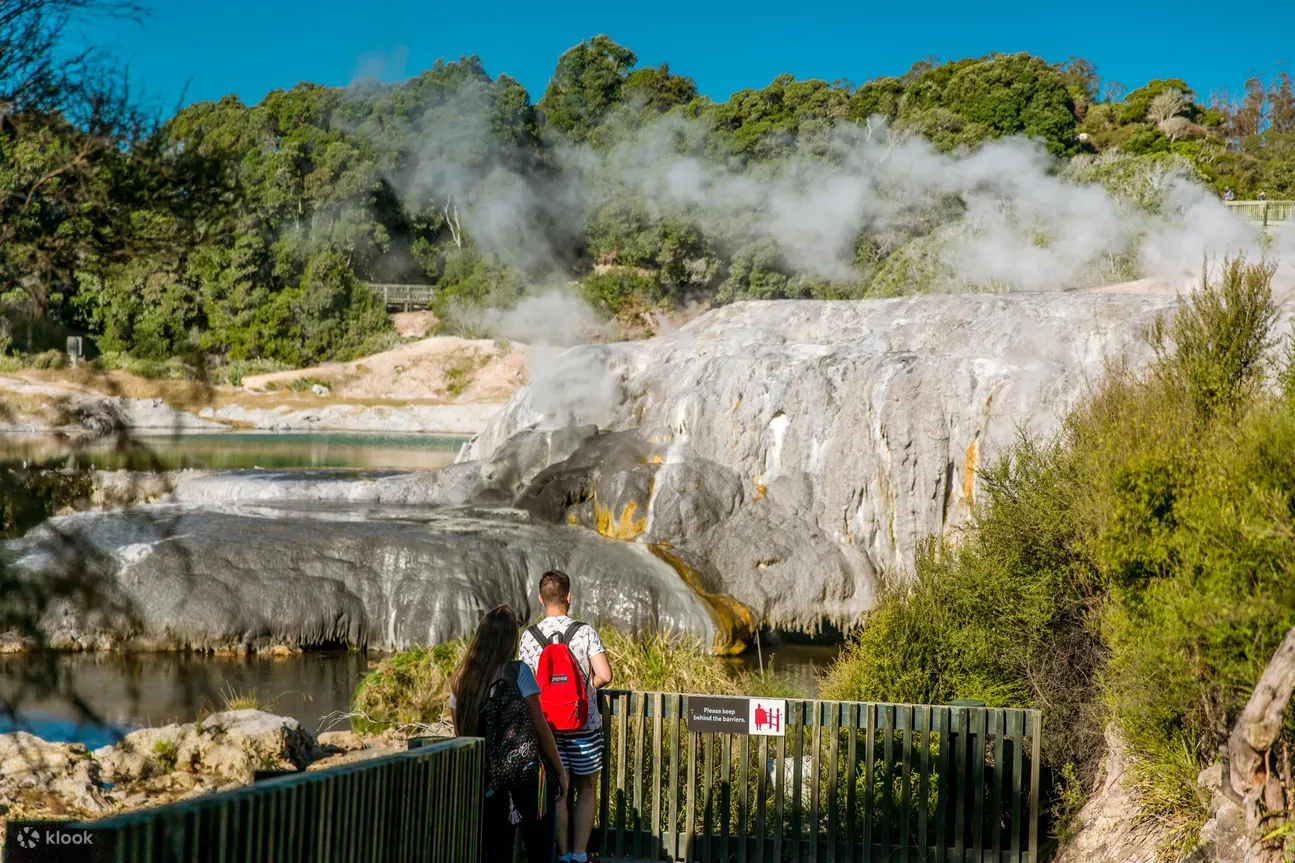 从奥克兰出发：蒂普亚和波利尼西亚温泉罗托鲁阿小团体旅游