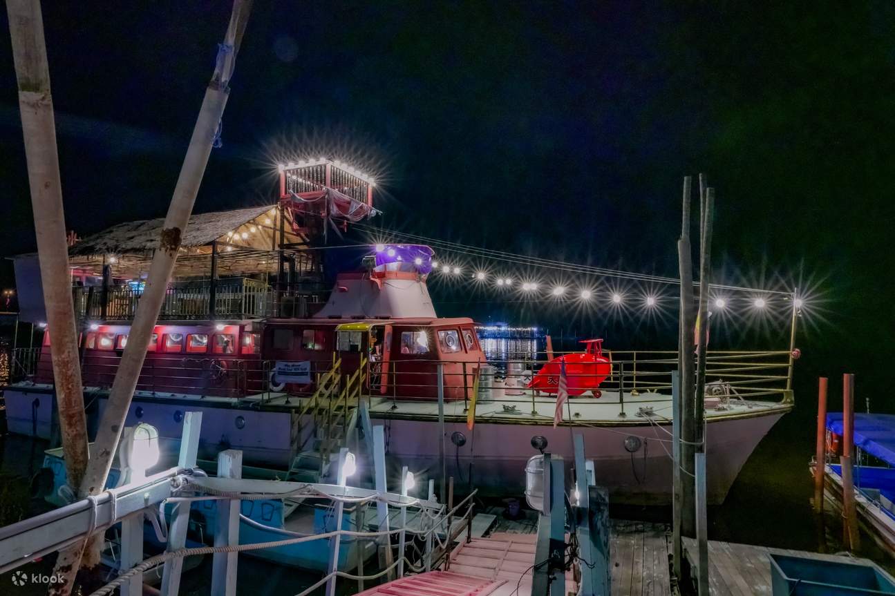 sky mirror boat café 