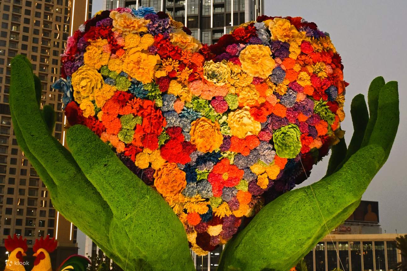 Esplora diversi tipi di parchi quando prenoti il tuo biglietto per Dubai Garden Glow tramite Klook.