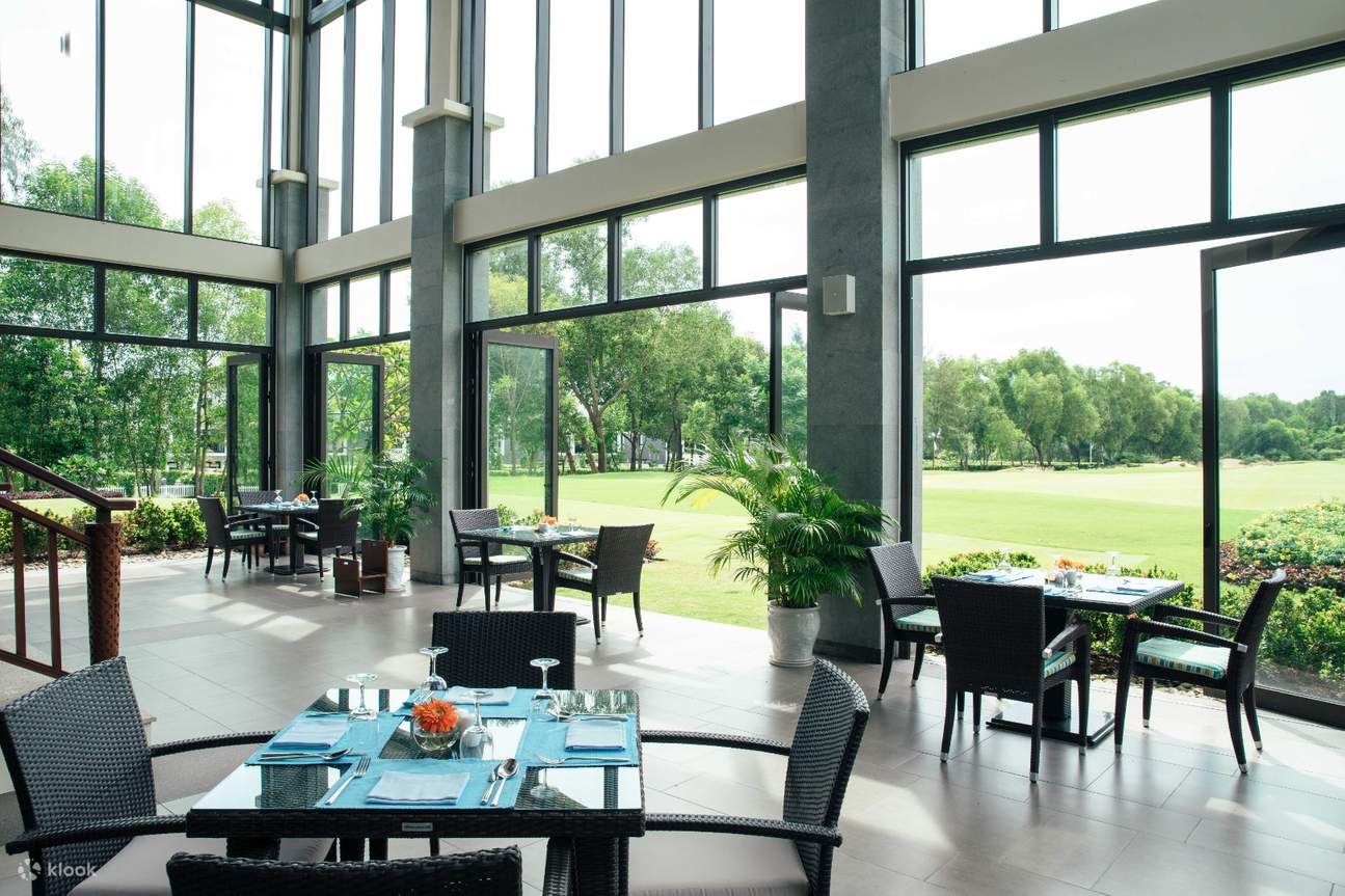 laguna lang co golf club lounge