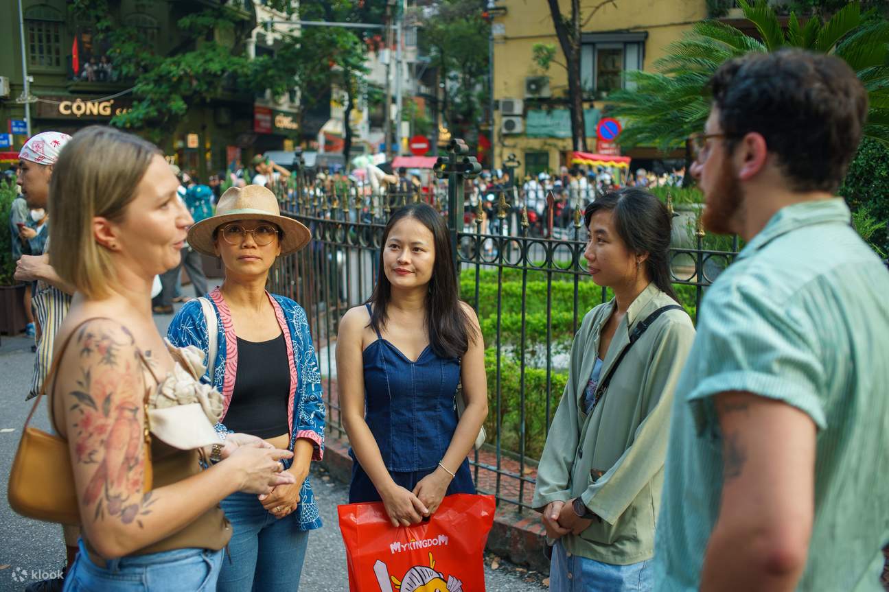 Pengalaman Koktel Rahsia di Hanoi