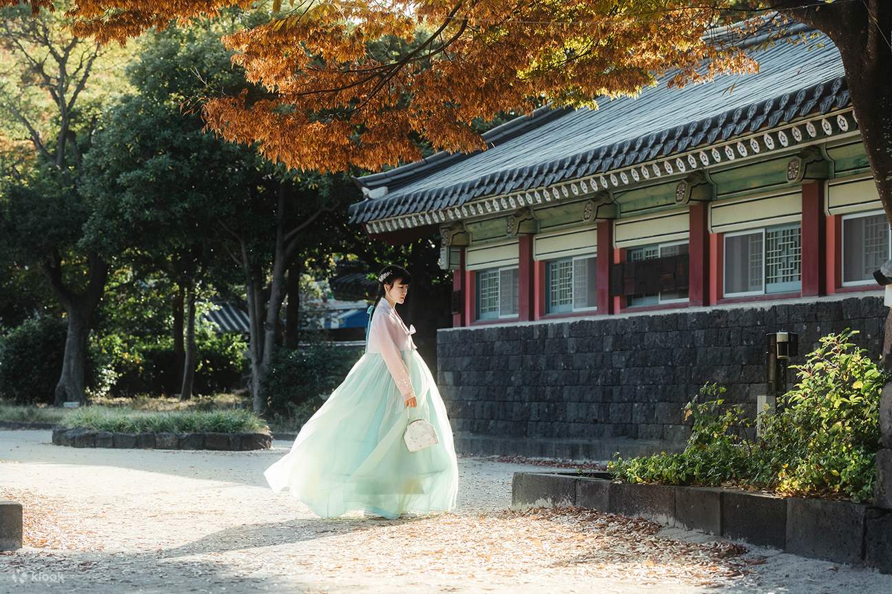 Séance photo en Hanbok au Jeju Mokgwana