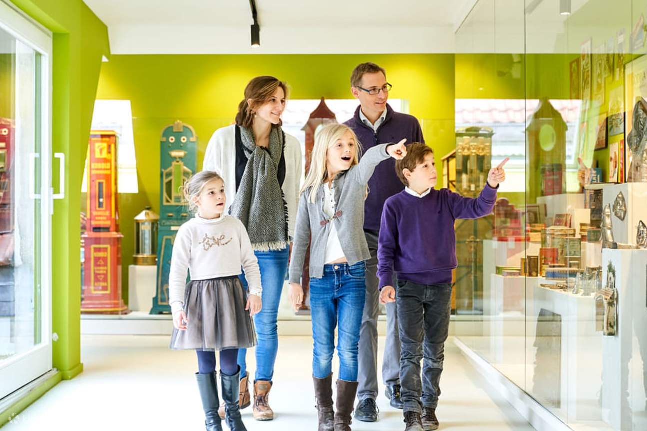 博物館を歩きながら、カカオの文化的意義について学びましょう。