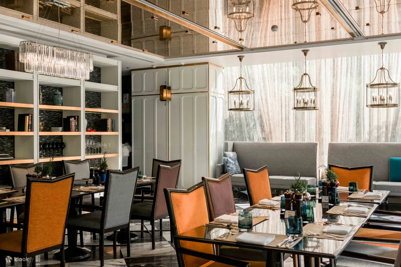 Rain Tree Cafe: Buffet Restaurant at The Athenee Hotel, Bangkok