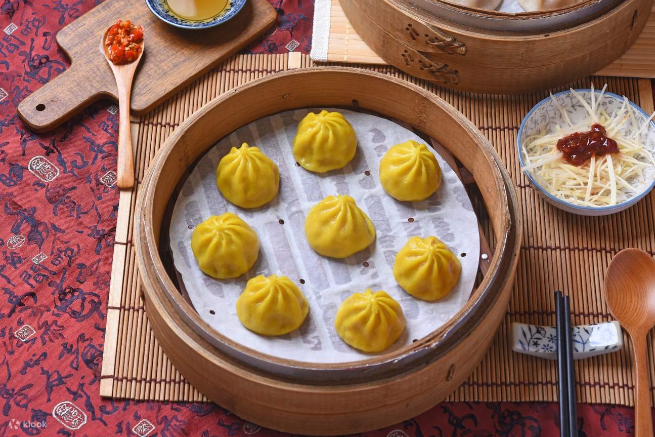 Curry Xiaolongbao at Shanghai Shao Shi Fu Soup Dumpling, Liuzhangli Station