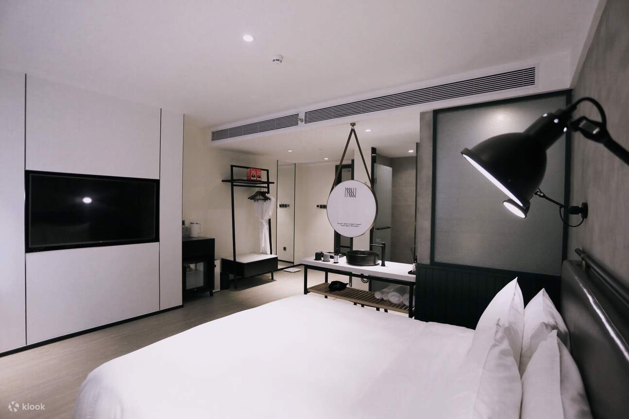 디럭스 킹 베드룸