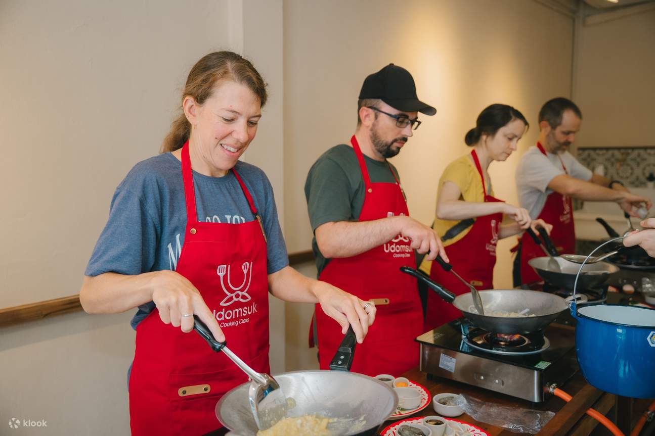 烹飪班提供「體驗型經驗」，讓您親自處理、準備、品嚐食材，並完成烹飪