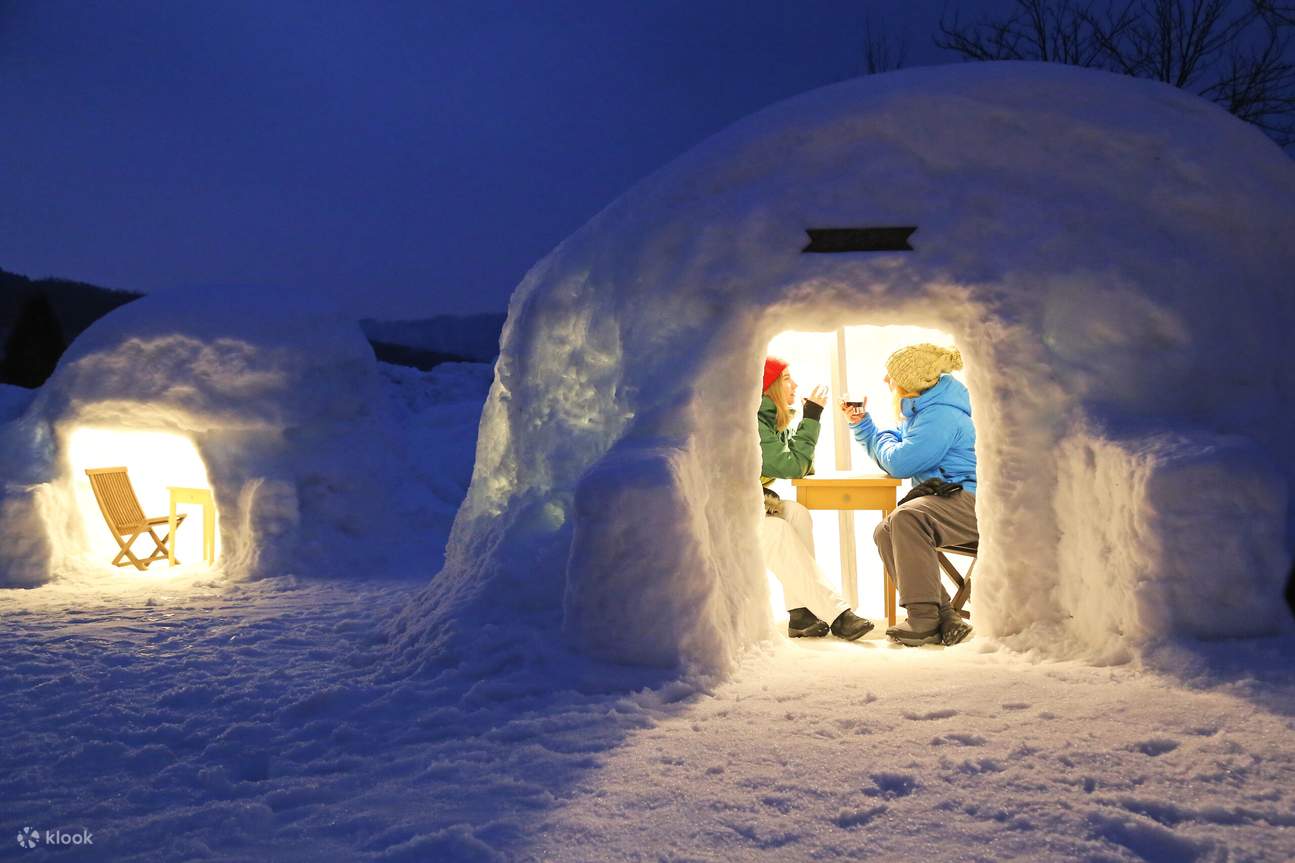 在豪雪地带体验雪屋咖啡厅和雪中玩乐