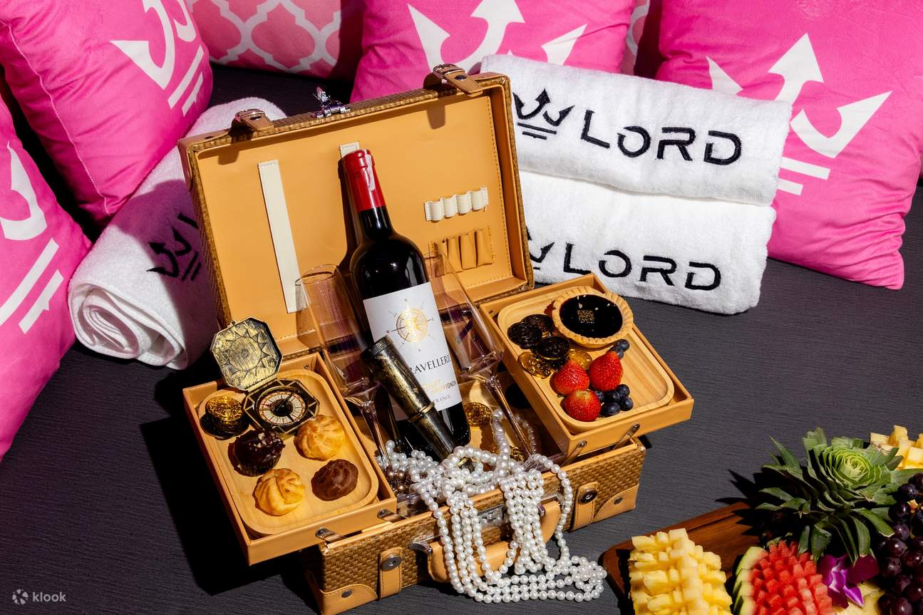 乘坐LORD黑珍珠海盜船，體驗前往小珊瑚島的巡遊之旅