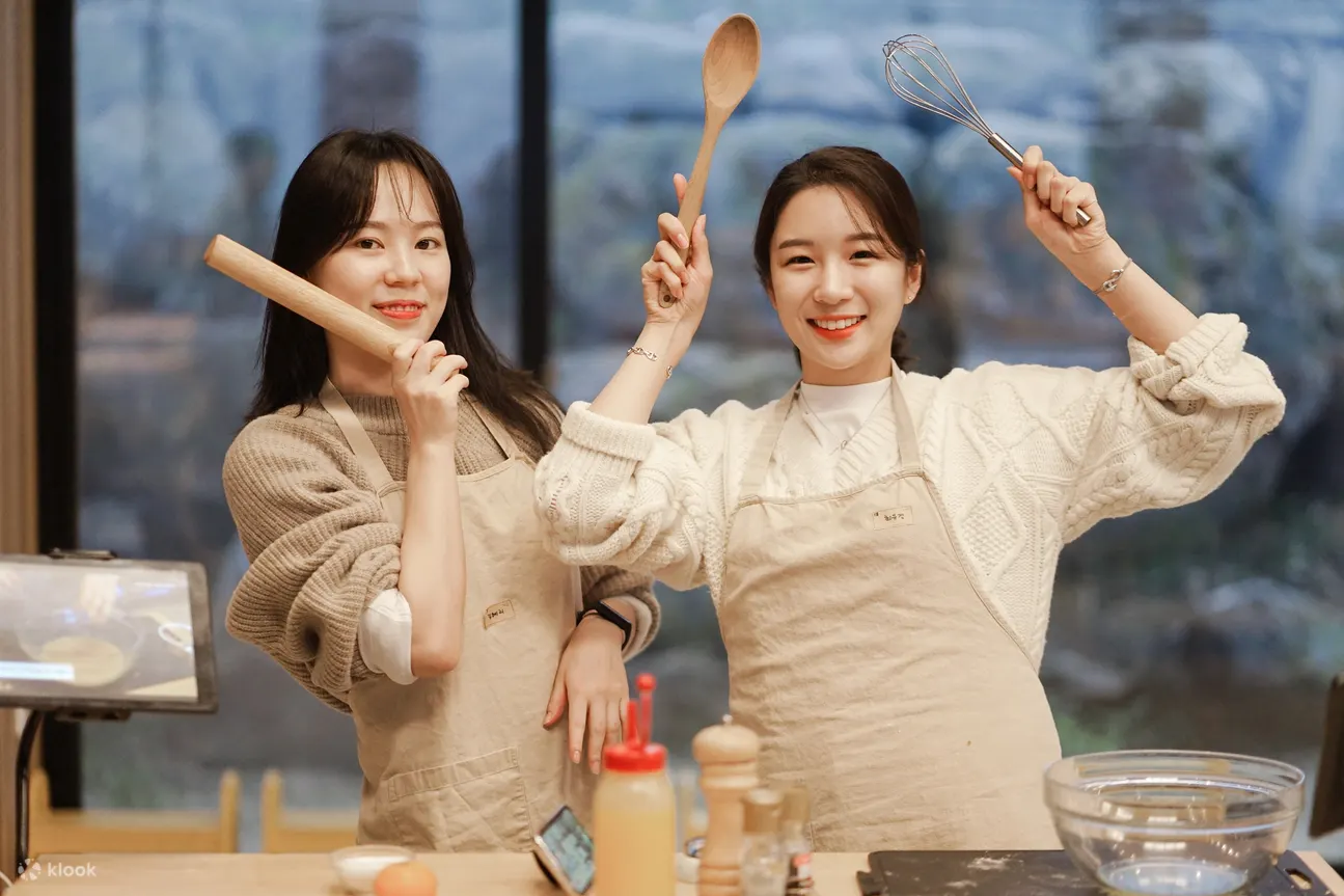 妇女做饭