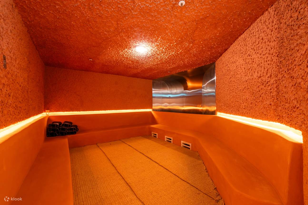 CLUBD OASIS Spa & Water Park Admission in Busan