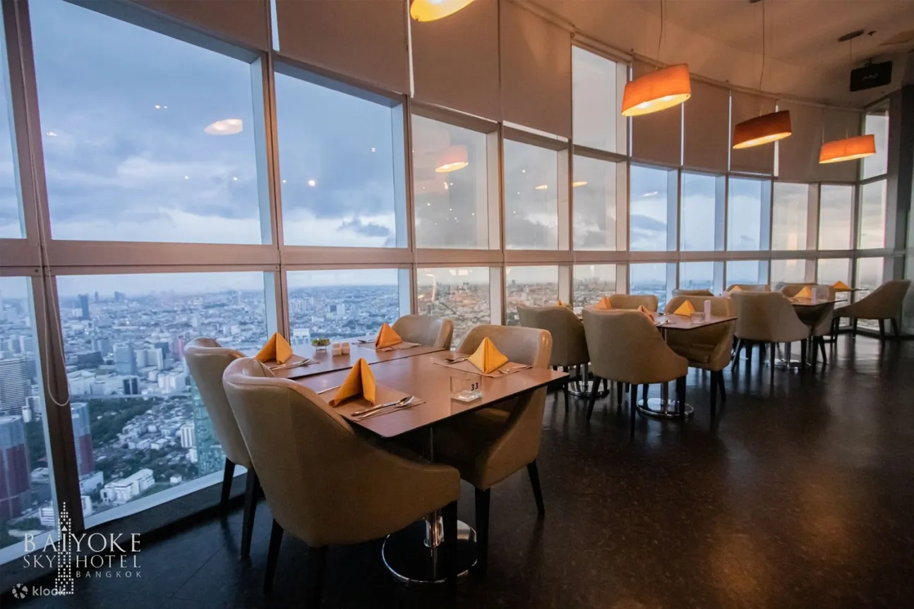 彩虹云霄酒店的 Crystal Grill 餐厅