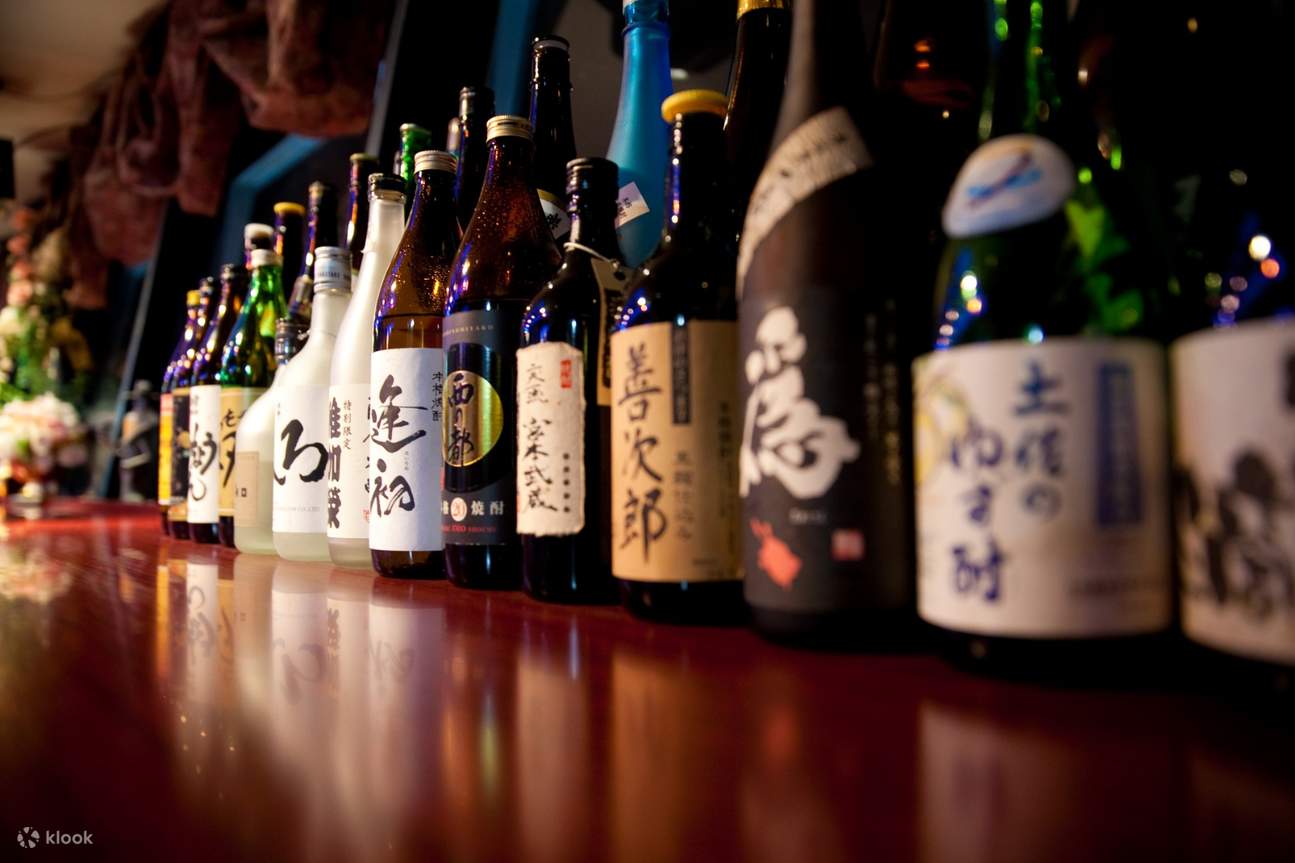 diverse bottiglie di liquore