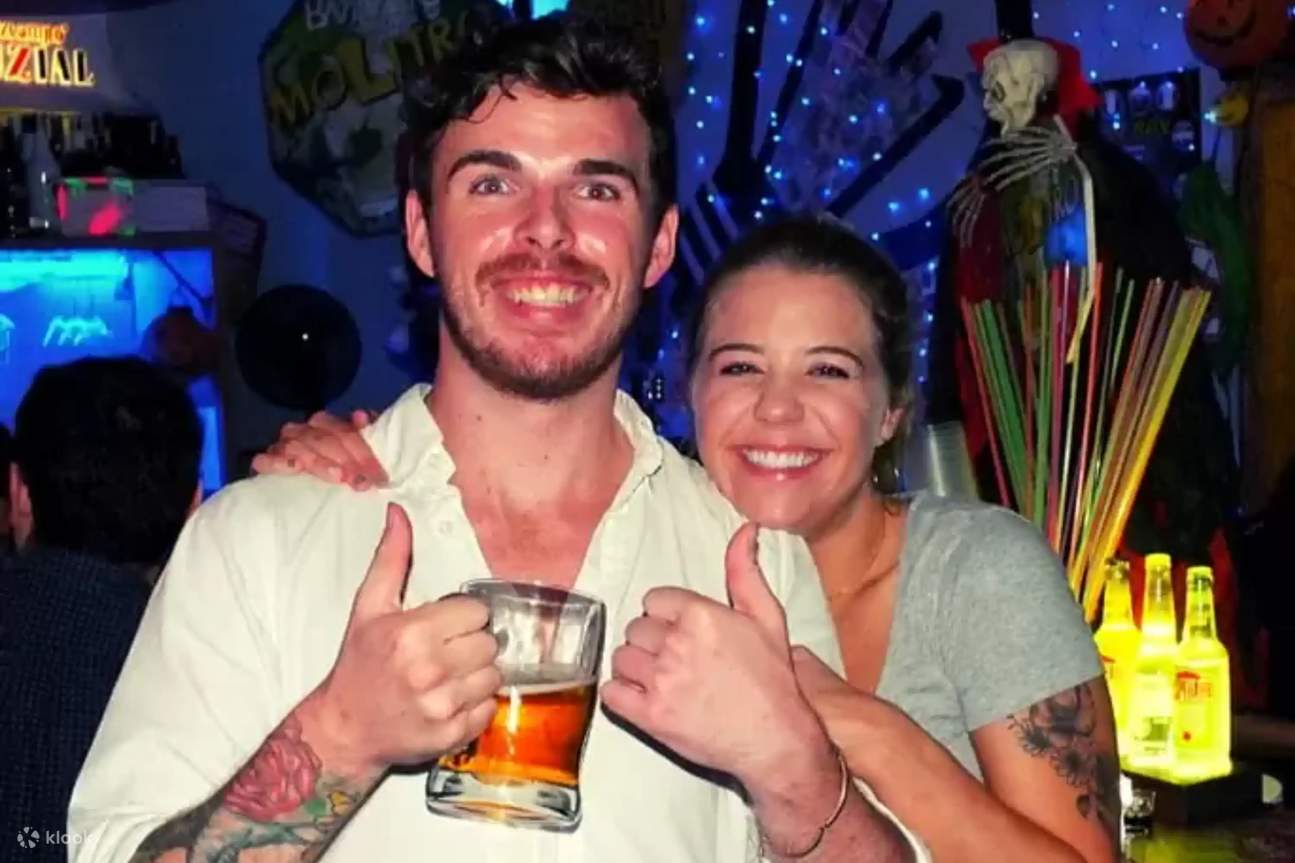 Experimente la vibrante vida nocturna de Málaga con acceso VIP exclusivo y paradas cuidadosamente seleccionadas.