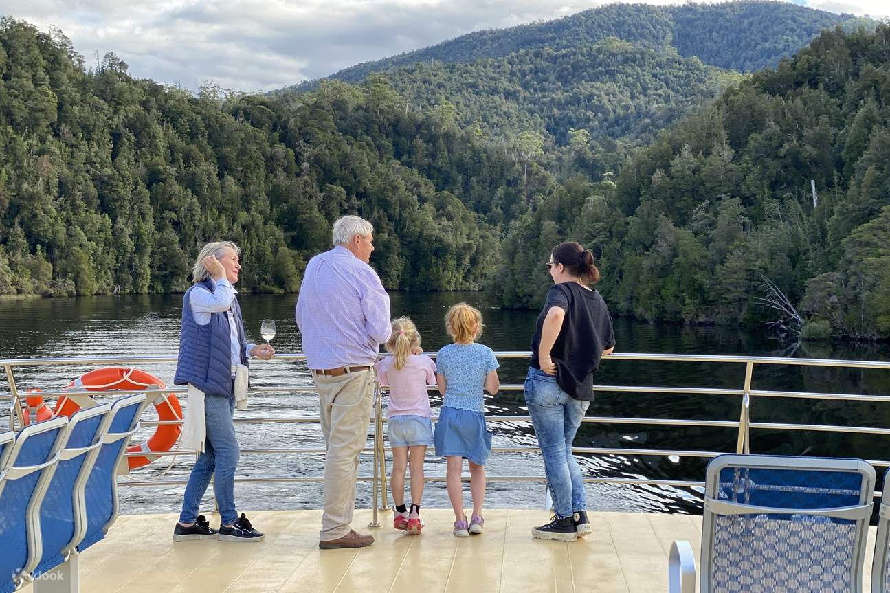 Du thuyền vòng quanh thế giới