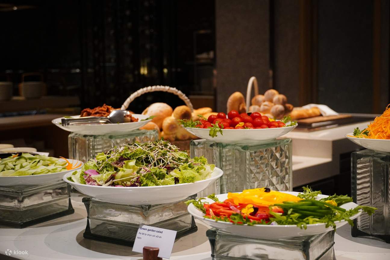 บุฟเฟต์นานาชาติ ที่ โรงแรมเชอราตัน ฮานอย เวสต์ 