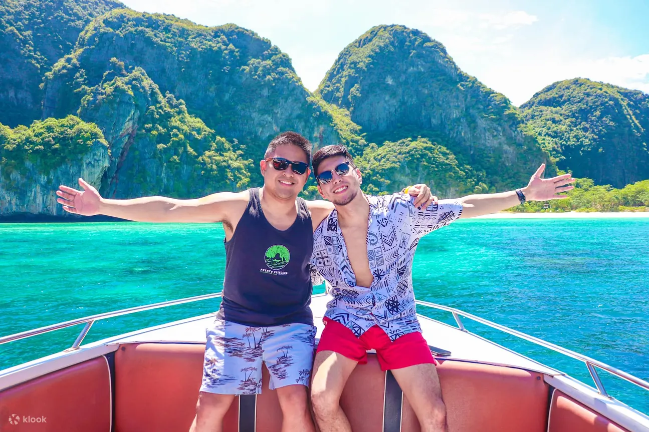 This image has an empty alt attribute; its file name is PhiPhi,MayaBay,andKhaiIslandSpeedboatTourfromPhuket.webp