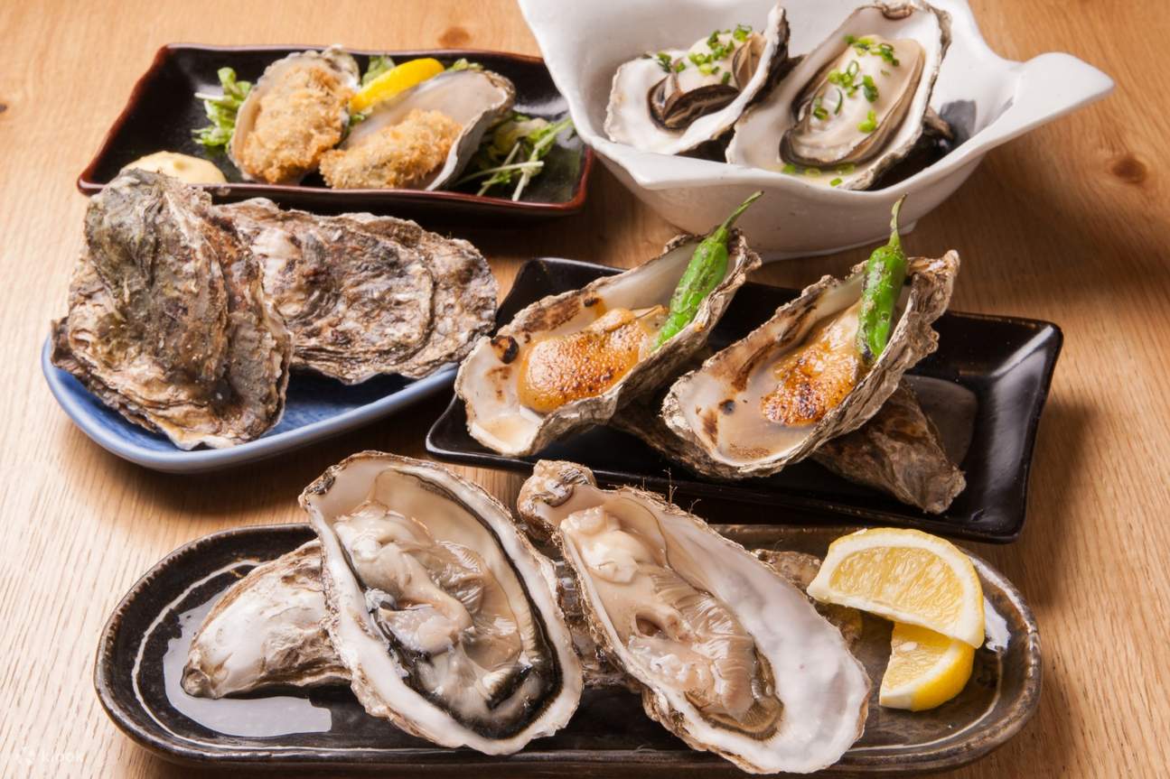 Raw Oysters at Yuuichirou Shouten at Sapporo Station