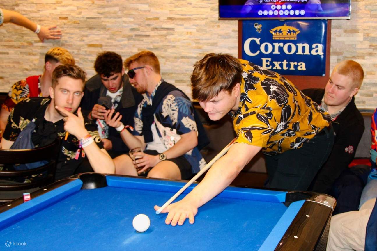 สัมผัสประสบการณ์เกมสนุก ๆ และการแข่งขันเต้นที่บาร์แต่ละแห่ง