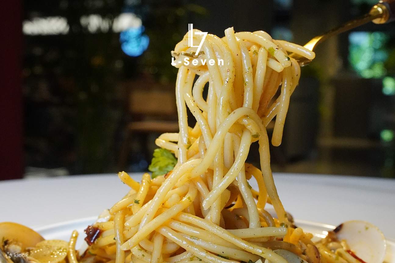 L-Seven Cafe Sutthisan Internationale Küche & Steakhouse