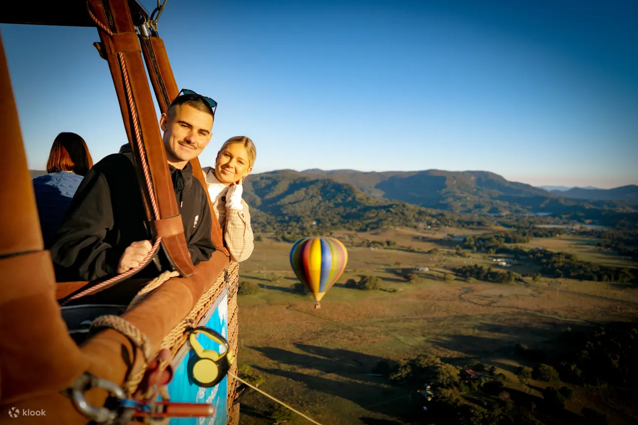 hot air balloon byron bay
