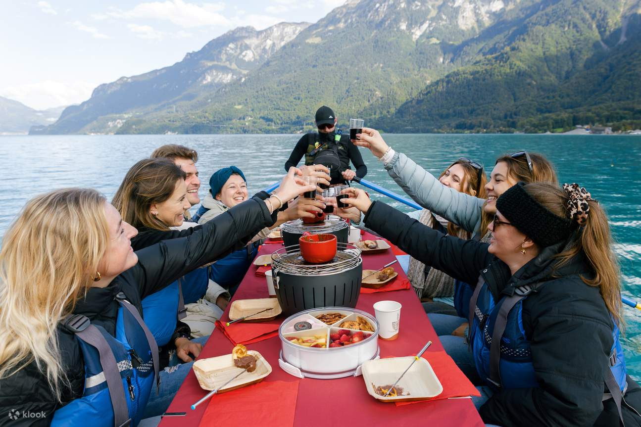 Cozy Chocolate Fondue Float di Interlaken