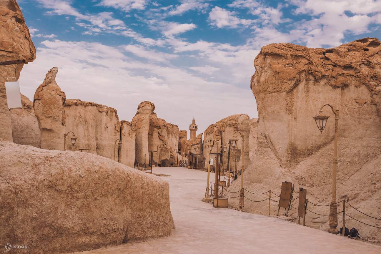 Kunjungi Caves of AlQarah Mountain