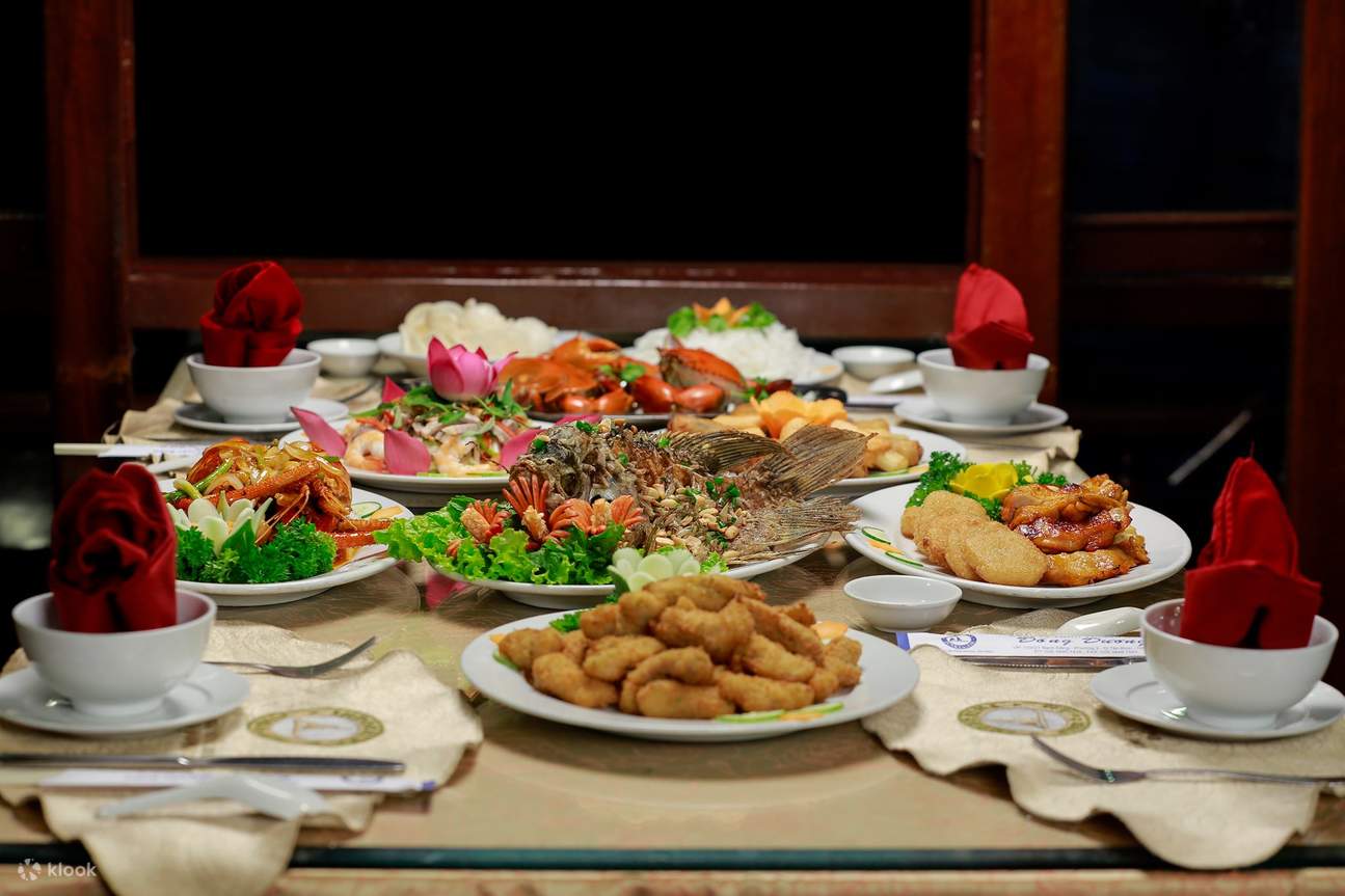 menu fixe sur une jonque d'Indochine