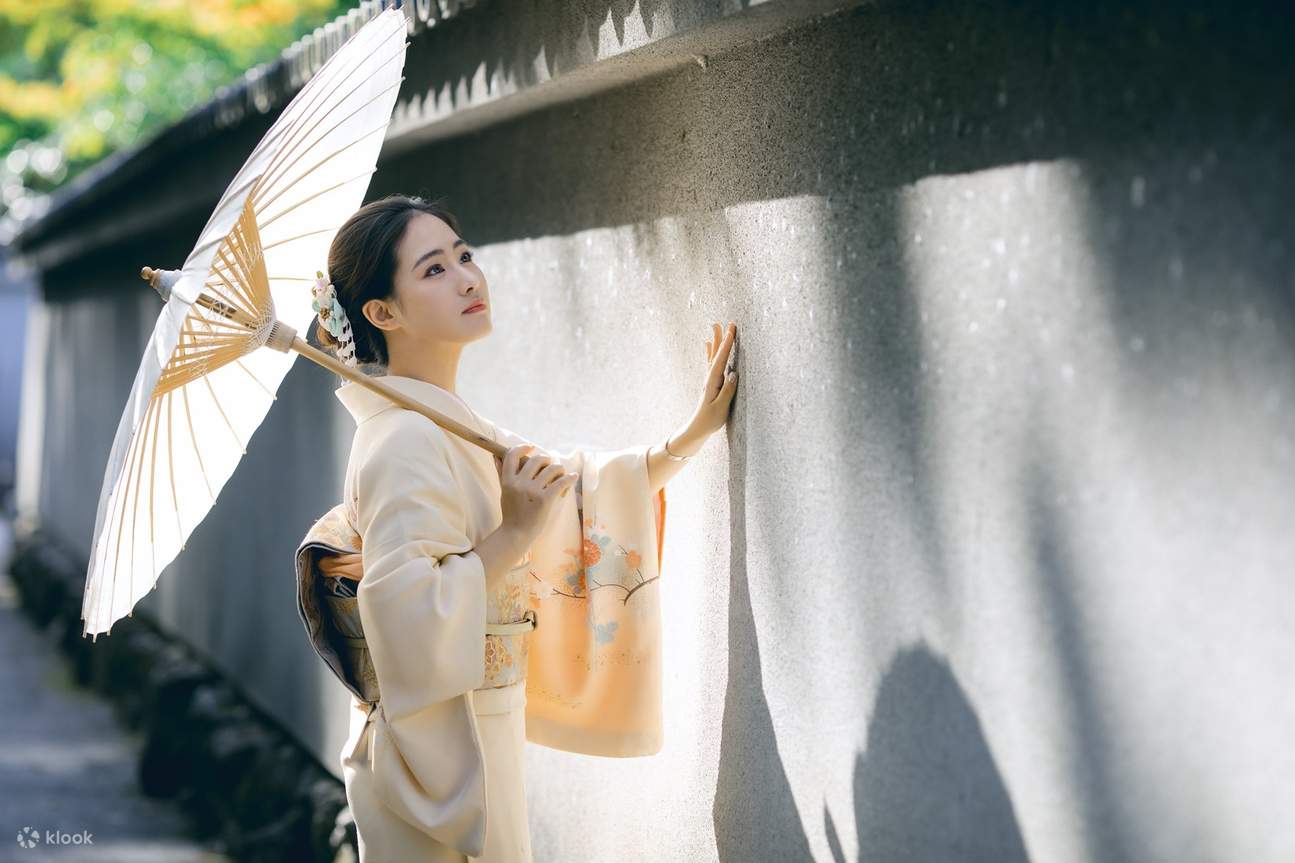 Kimono với dù Nhật Bản