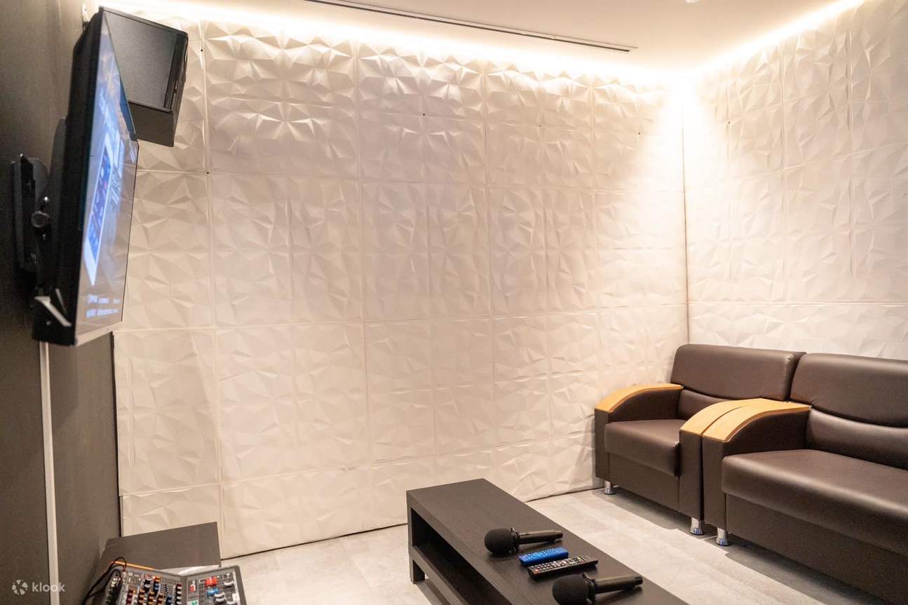 KTV • ห้องกว้างขวาง พร้อมอุปกรณ์ระดับโปร