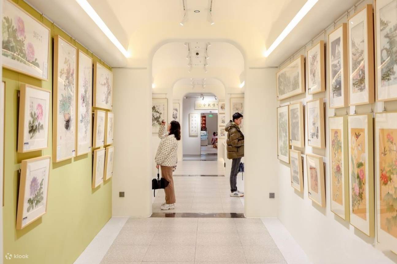 Lorsque vous prenez une gorgée de thé, le parfum du thé danse sur le bout de votre langue, comme une brise printanière soufflant dans votre cœur, apportant une touche de confort et de romantisme. Ici, le temps semble ralentir, vous pouvez profiter de ce m