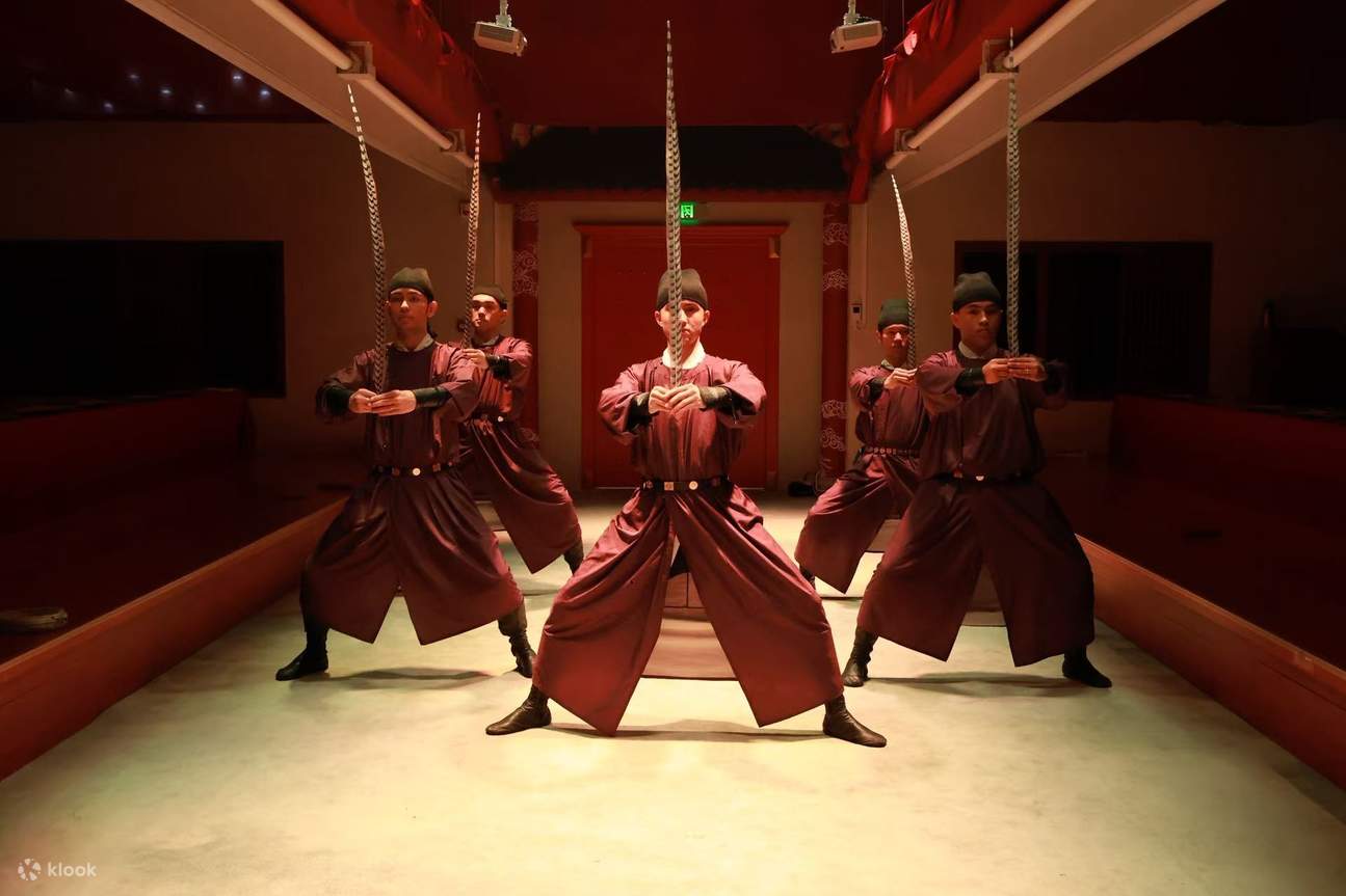 Auch die Soundeffekte und die Beleuchtung vor Ort passten perfekt zusammen, sanfte Musik gepaart mit warmgelben Palastlaternen, die eine warme und elegante Atmosphäre schufen.