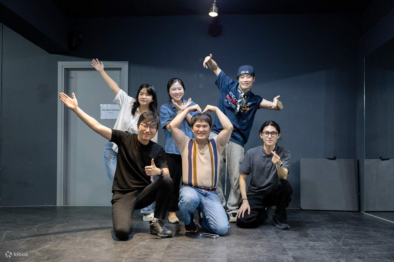 📹 Tingkatkan pengalaman percutian anda dan abadikan setiap momen dengan video tarian yang menjadikan memori percutian anda ikonik.