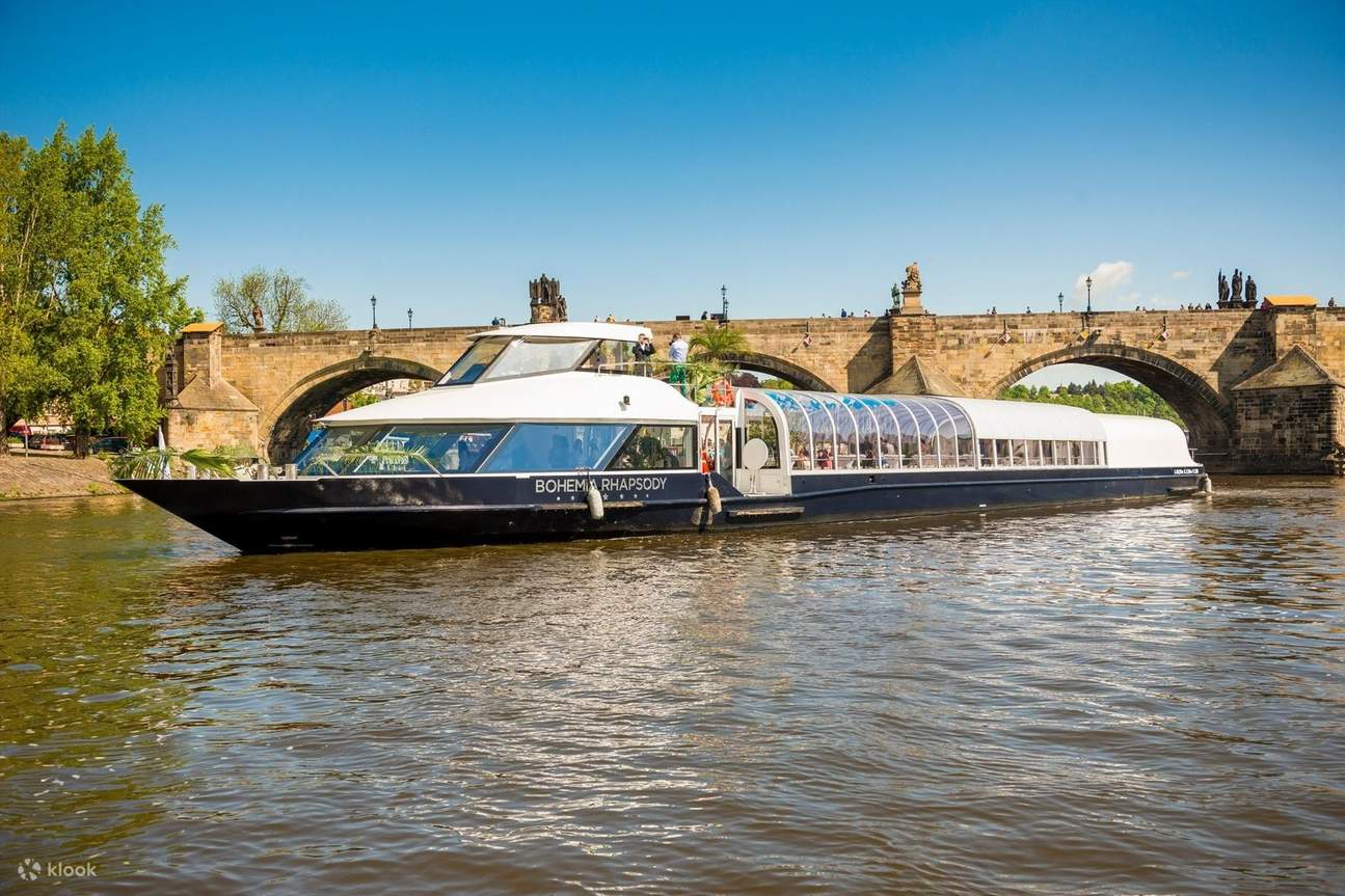 Du thuyền trên sông Vltava ở Prague