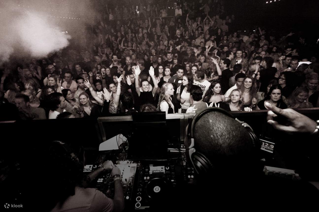 Rasakan yang terbaik dari kehidupan malam Amsterdam dengan tiket all-access eksklusif kami