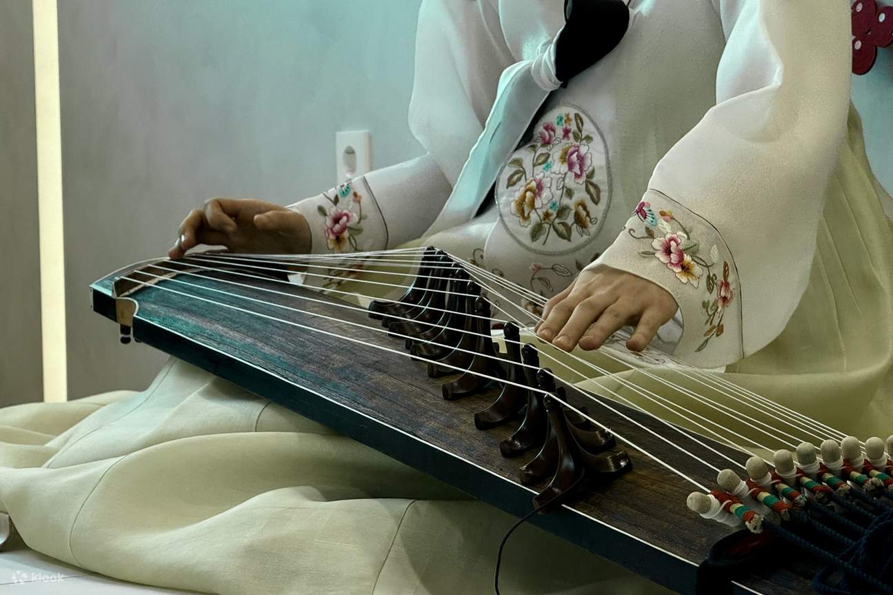 Korean Traditional Musical Instrument Gayageum Class in Itaewon - Klook ...