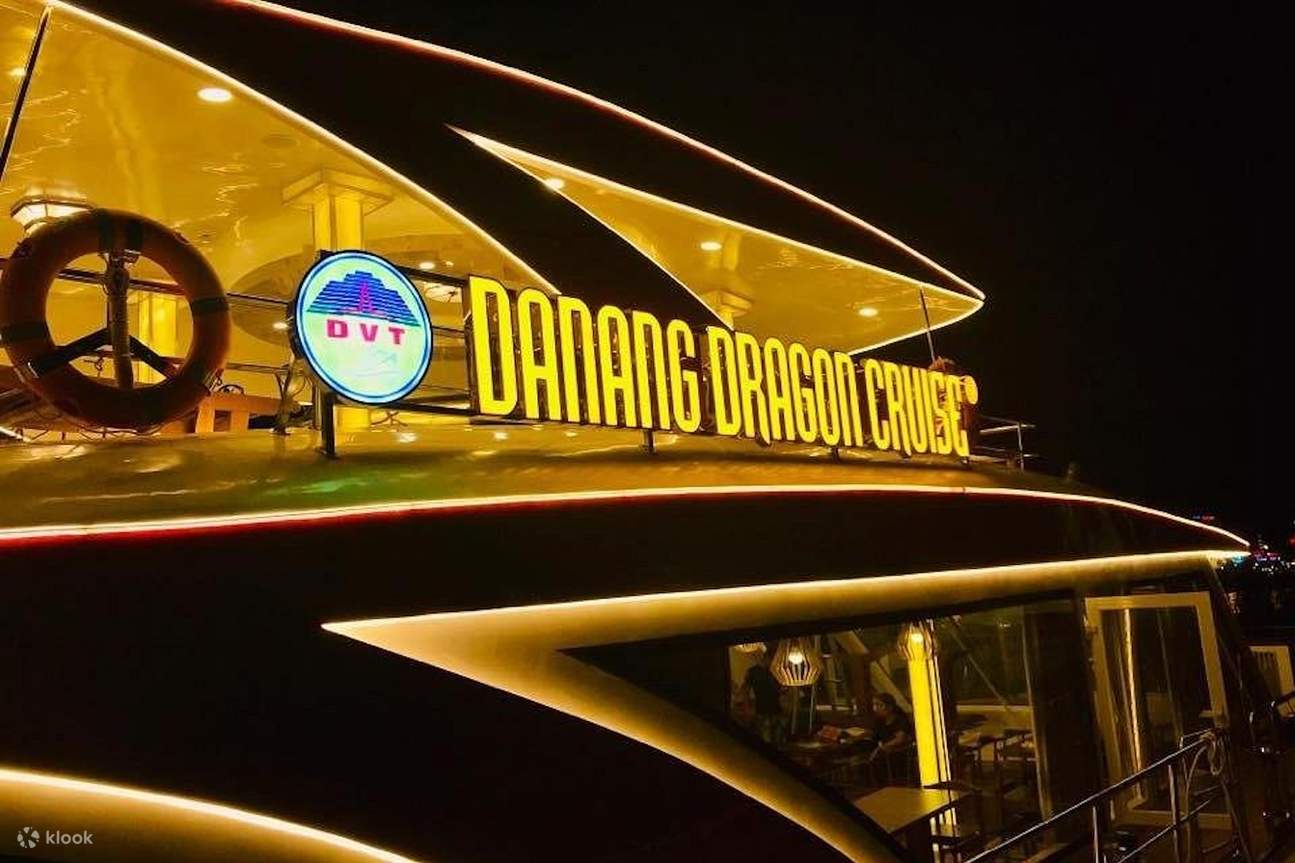 Pelayaran Malam di Sungai Han dengan Dragon Cruise 