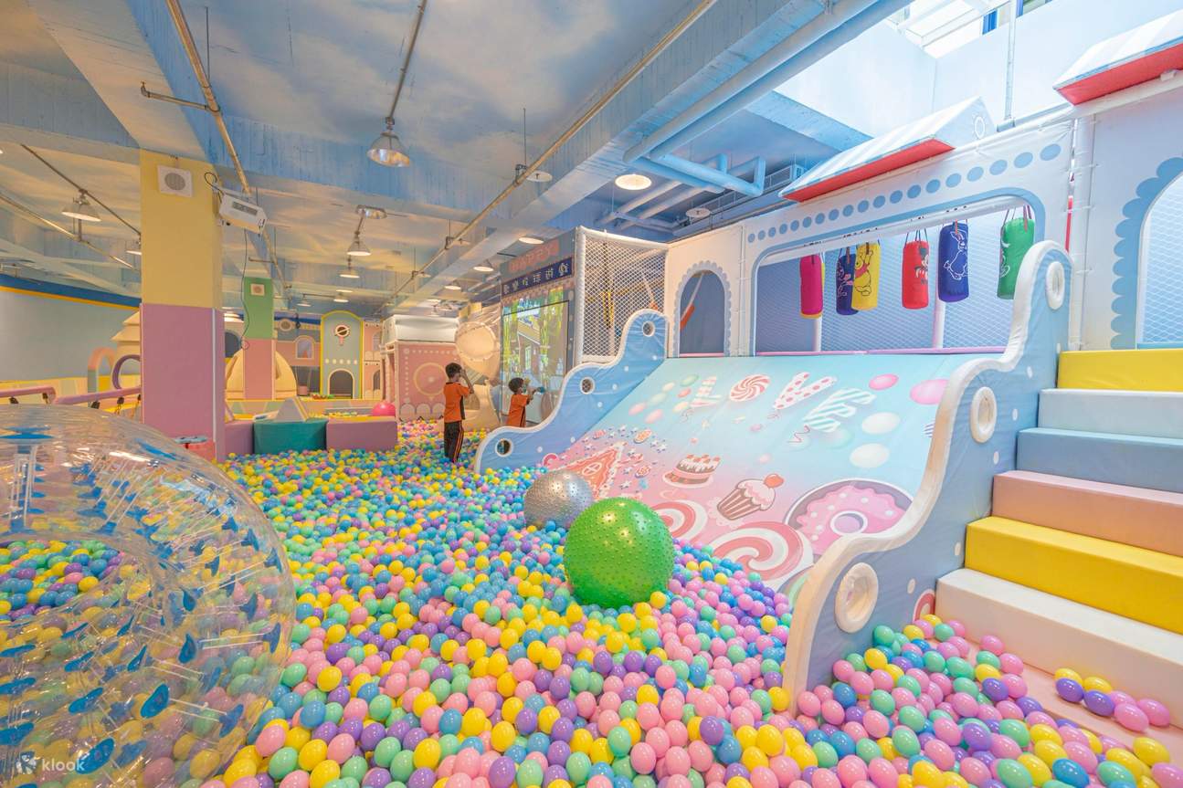 โรงแรม Kenting Long Beach Resort: FUN House