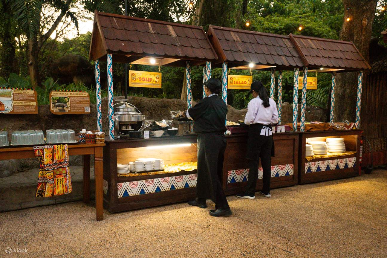 bali safari buffet and staff