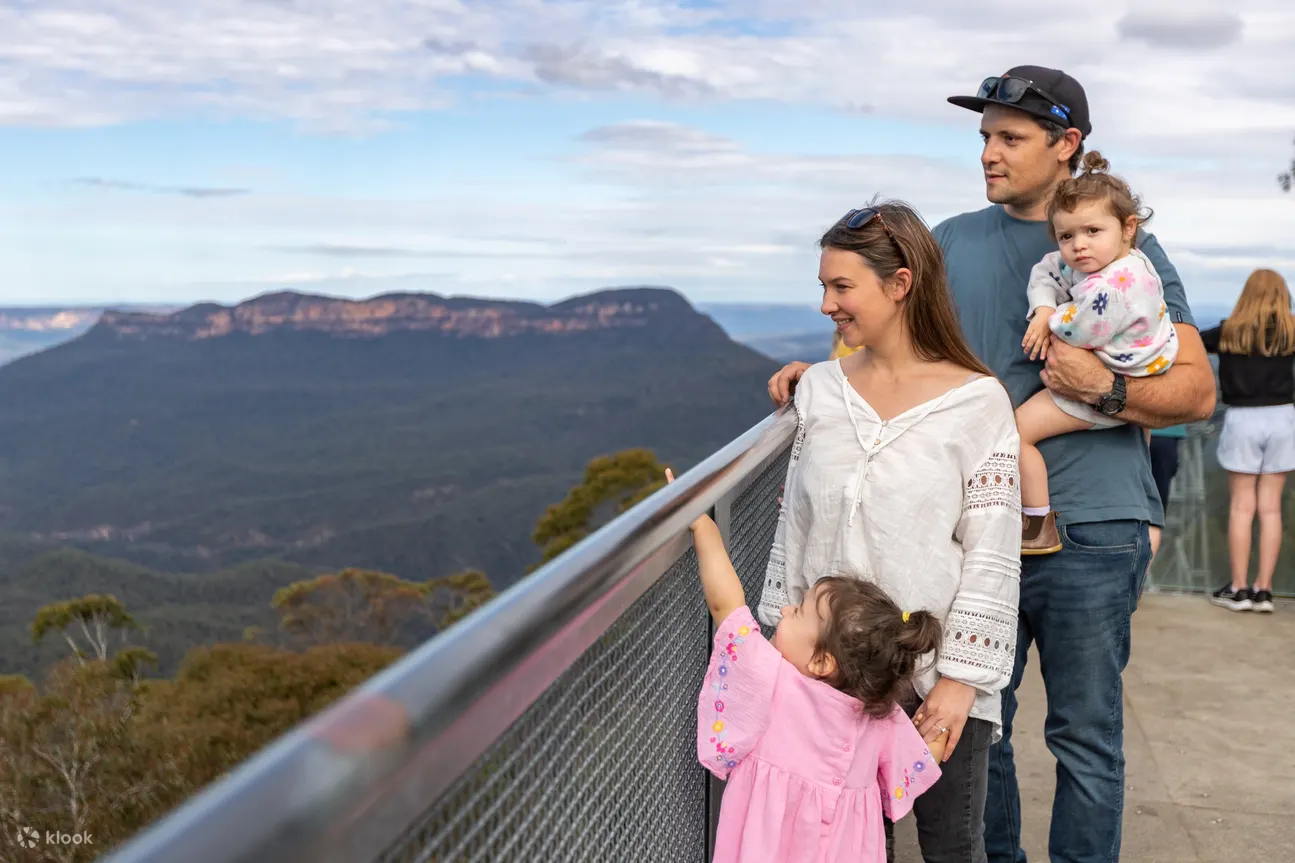Discover hidden gems and iconic sights on our flexible Blue Mountain bus tour