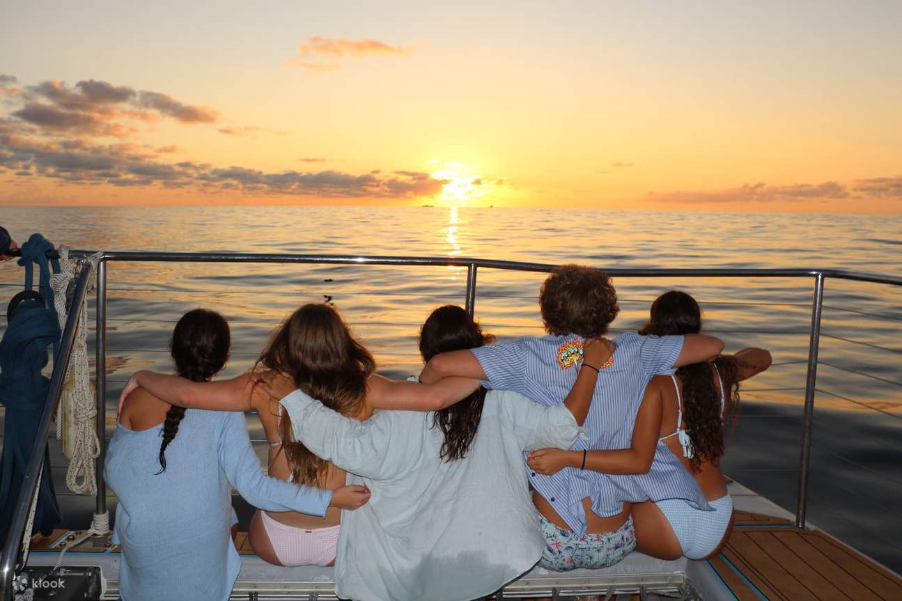 Crucero al atardecer en Ko Olina con esnórquel y avistamiento de delfines