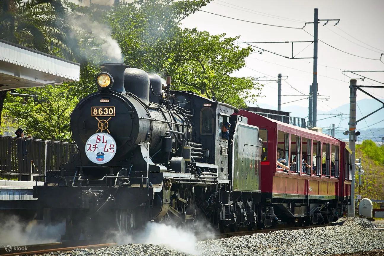 京都铁道博物馆 (Kyoto Railway Museum) 的户外火车