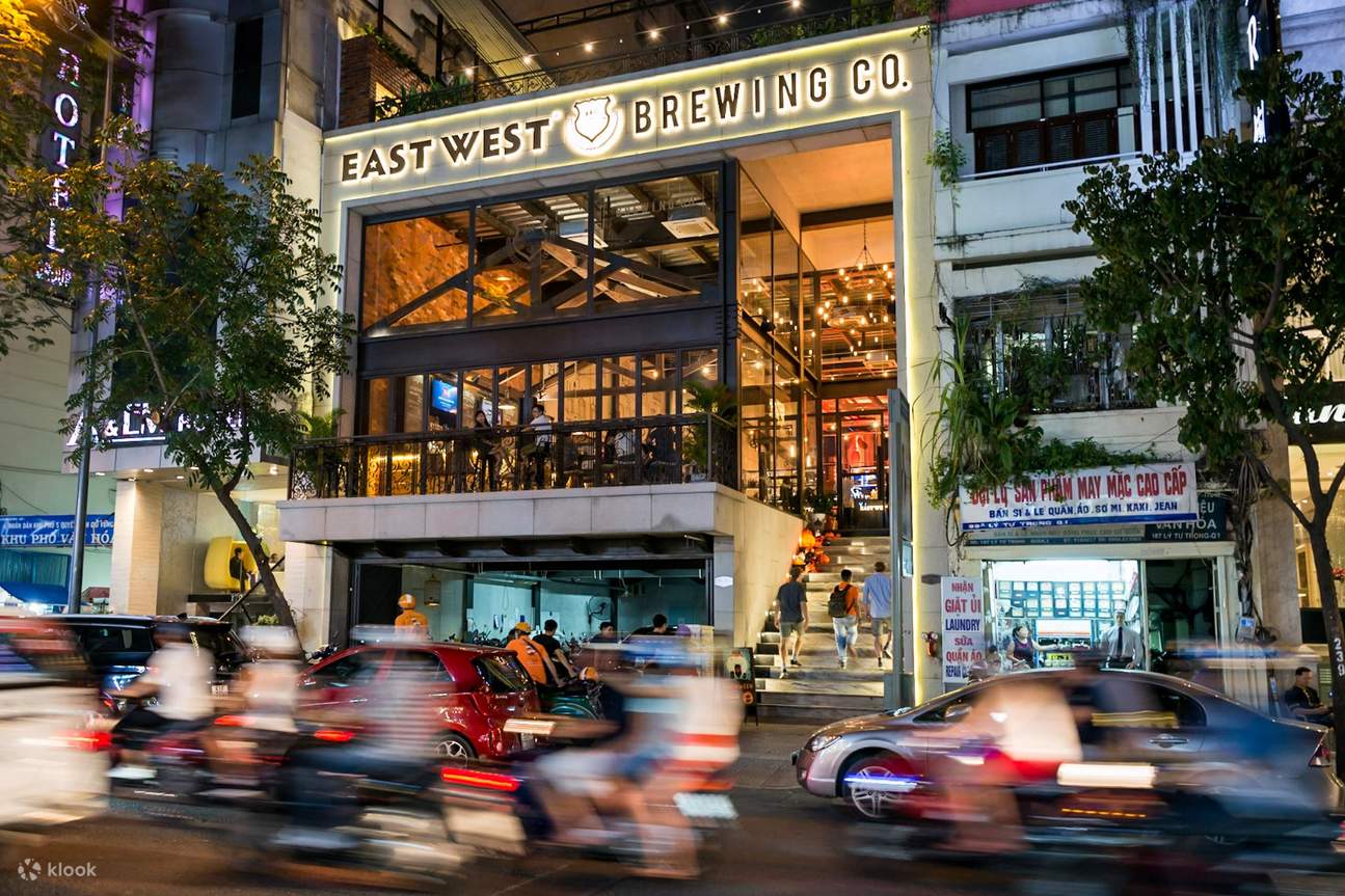 ด้านนอกของโรงเบียร์ตะวันออก