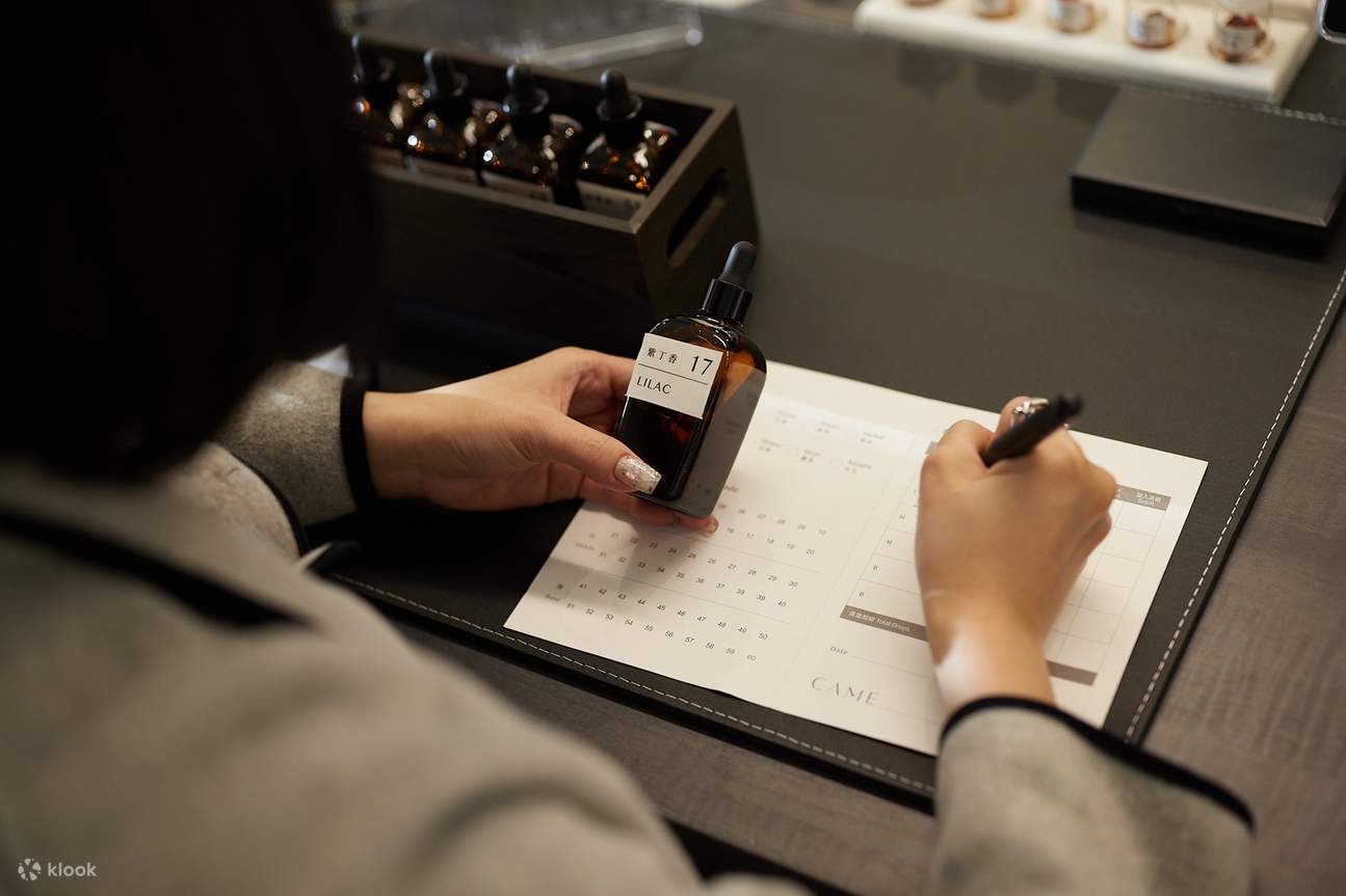 Immersive DIY Perfume Blending Experience