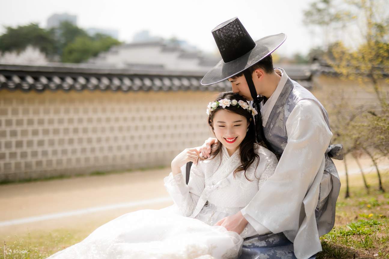 Sewaan Hanbok Seohwa di Gyeongbokgung