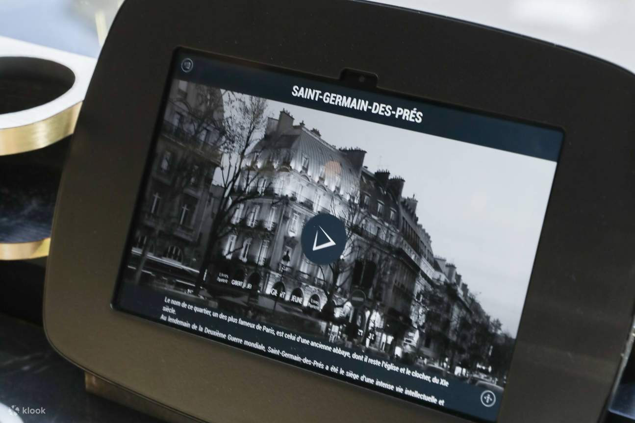 Setiap meja dilengkapi dengan tablet untuk komentar audio dan panduan video, yang akan meningkatkan pengalaman Anda menjelajahi kota.